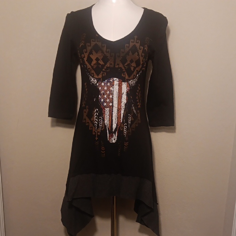 NWT. Liberty Wear Black and Brown Graphic Tunic Top With Rhinestones